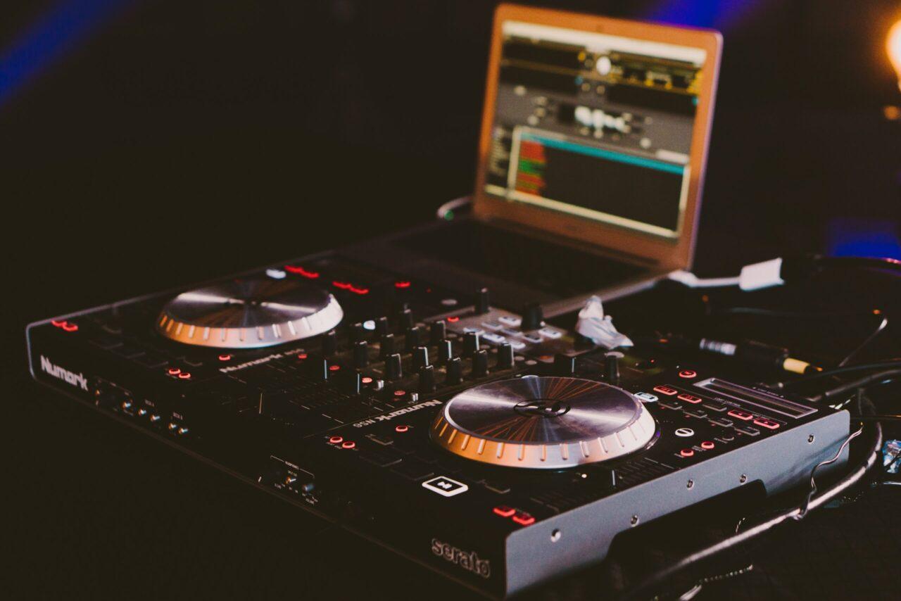 gry-na-impreze-dj